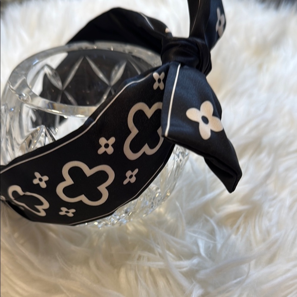 Black and Cream Bow Hair Headband - Picture 2 of 3